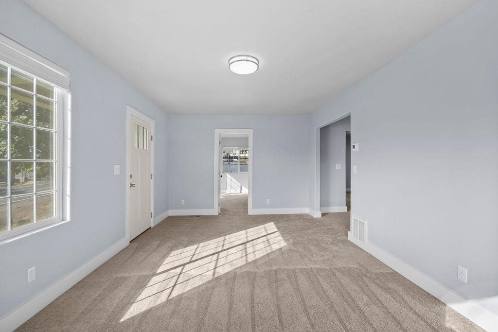231 W Poplar St - Photo 4