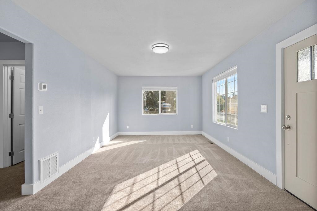 231 W Poplar St - Photo 5