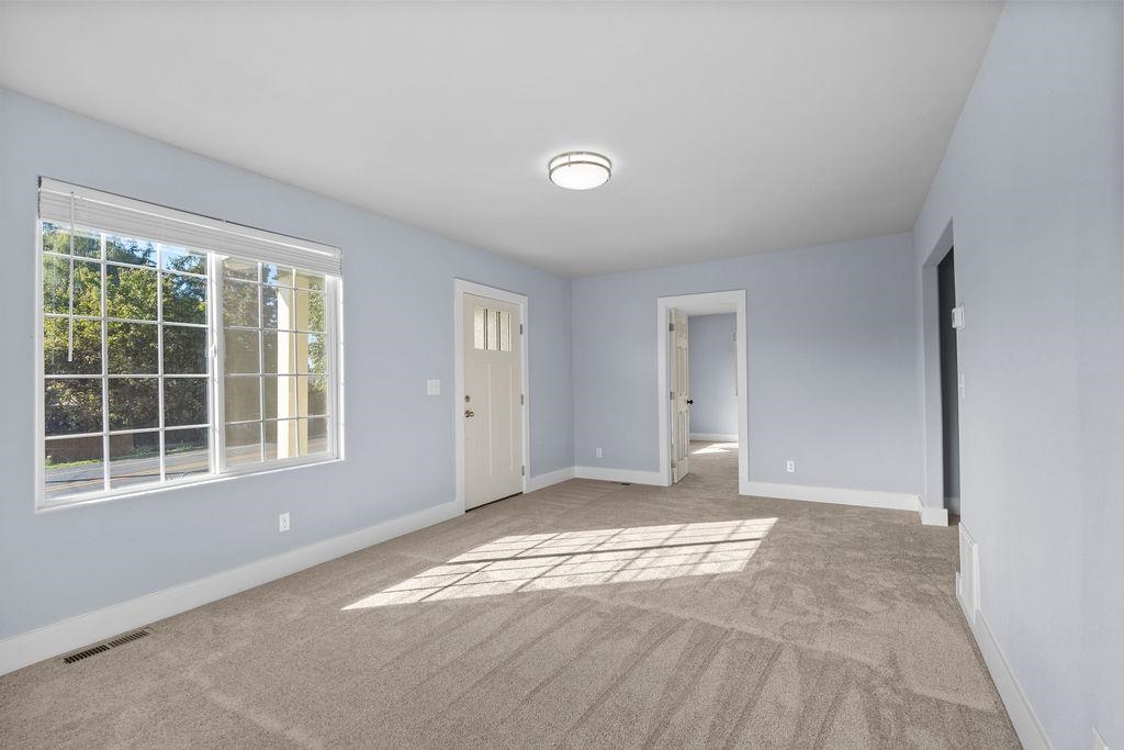 231 W Poplar St - Photo 6