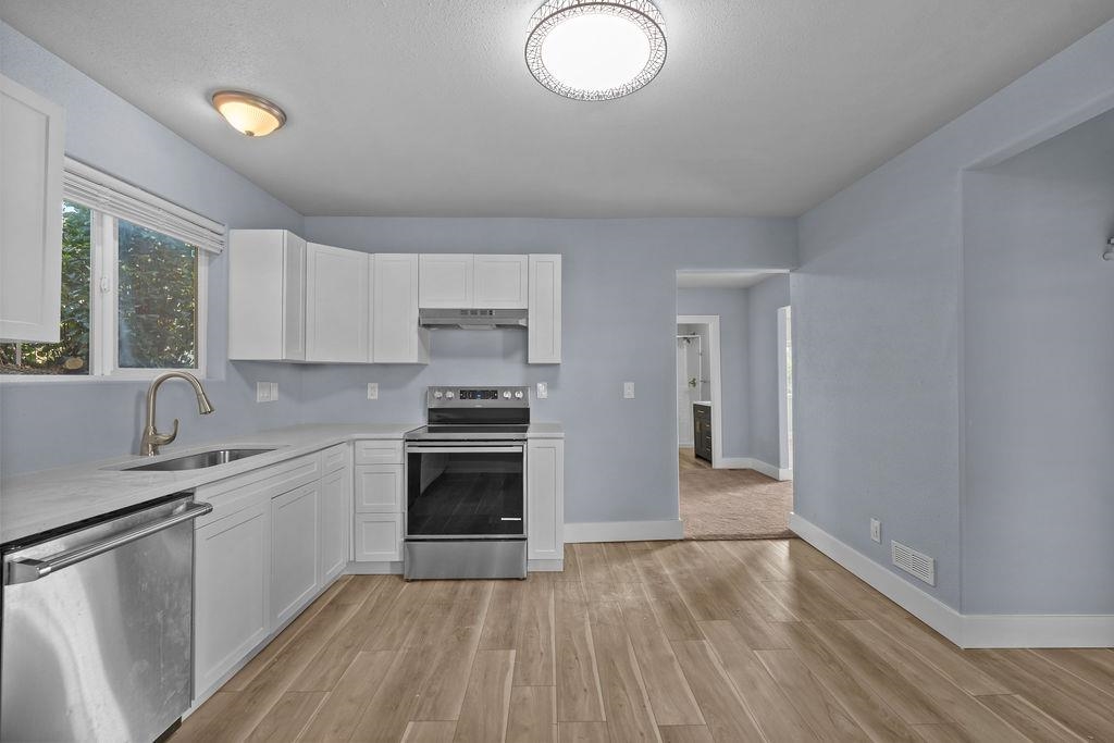 231 W Poplar St - Photo 10