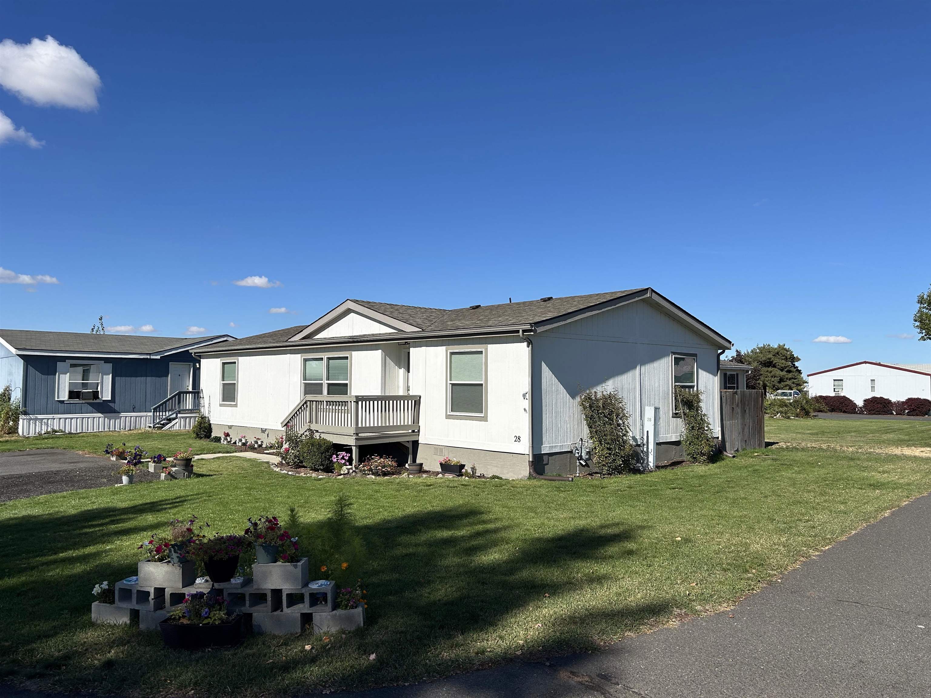 10510 W Richland Rd - Photo 1