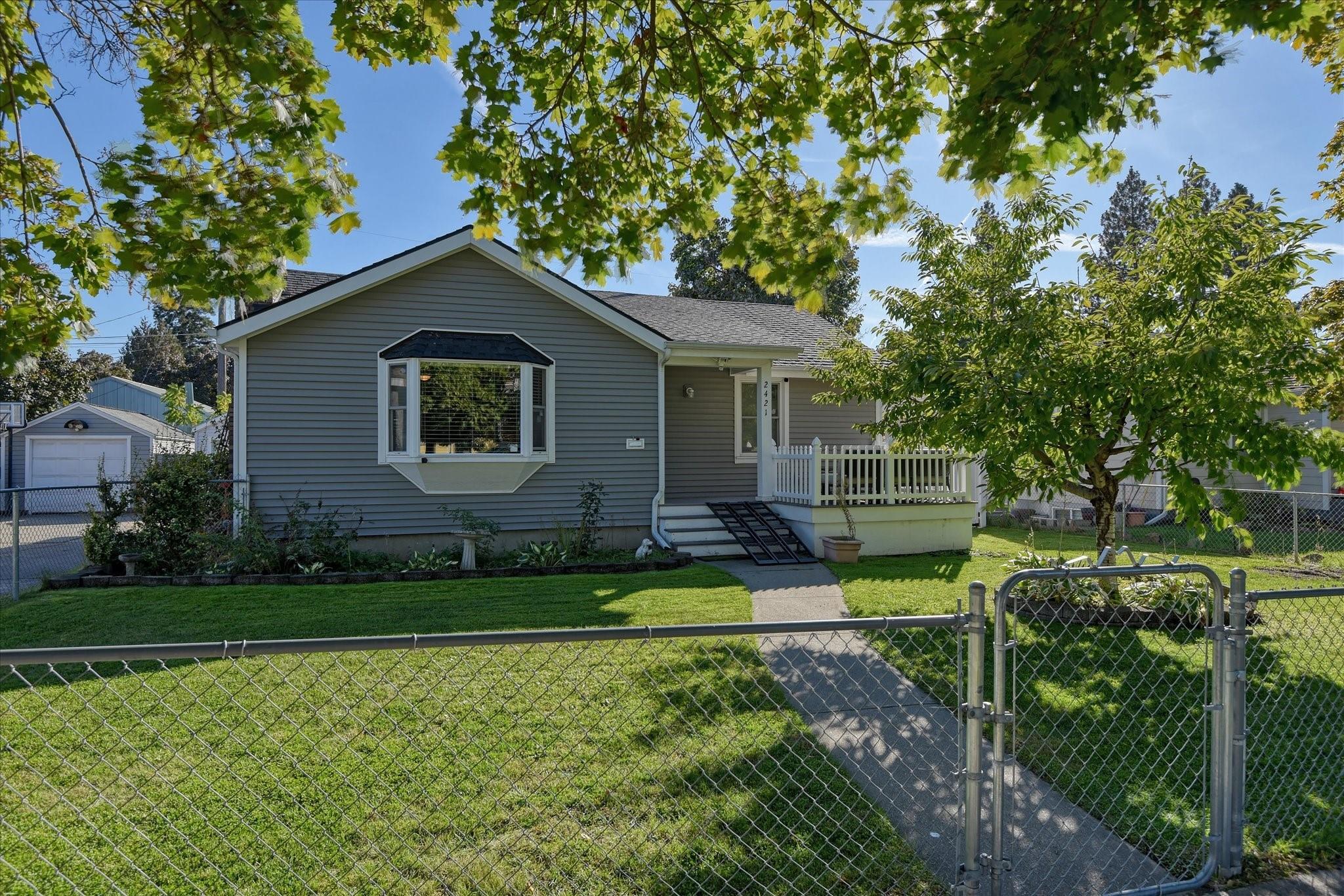 2421 W Lacrosse Ave - Photo 1