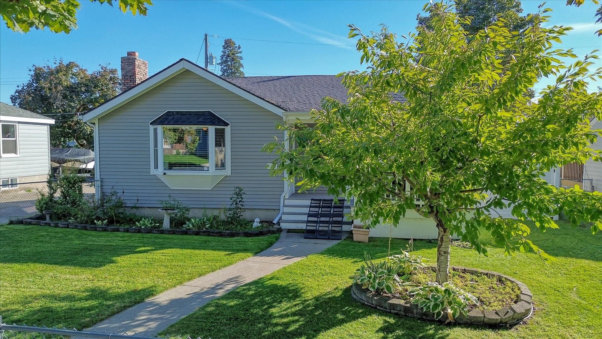 2421 W Lacrosse Ave - Photo 2