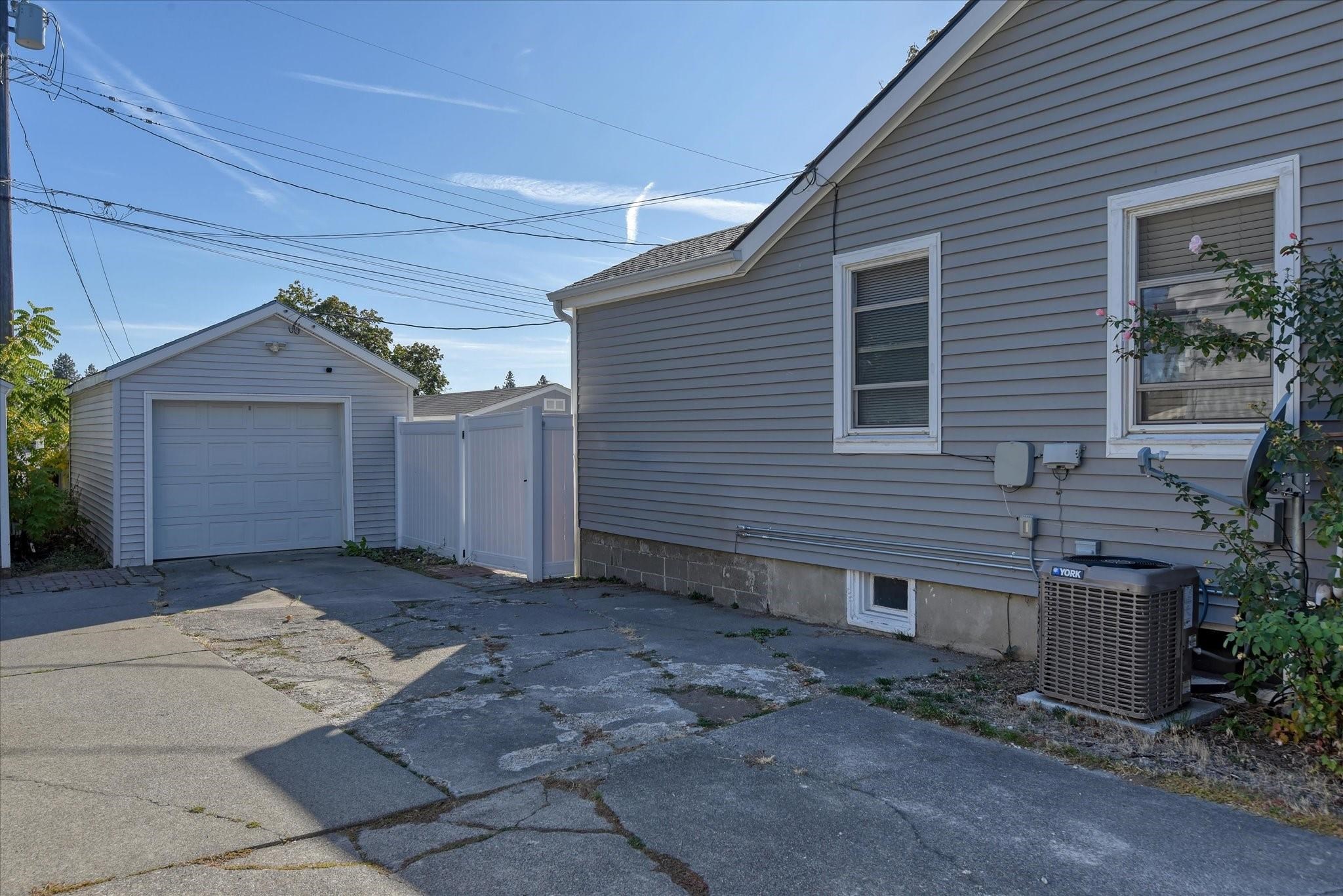 2421 W Lacrosse Ave - Photo 6