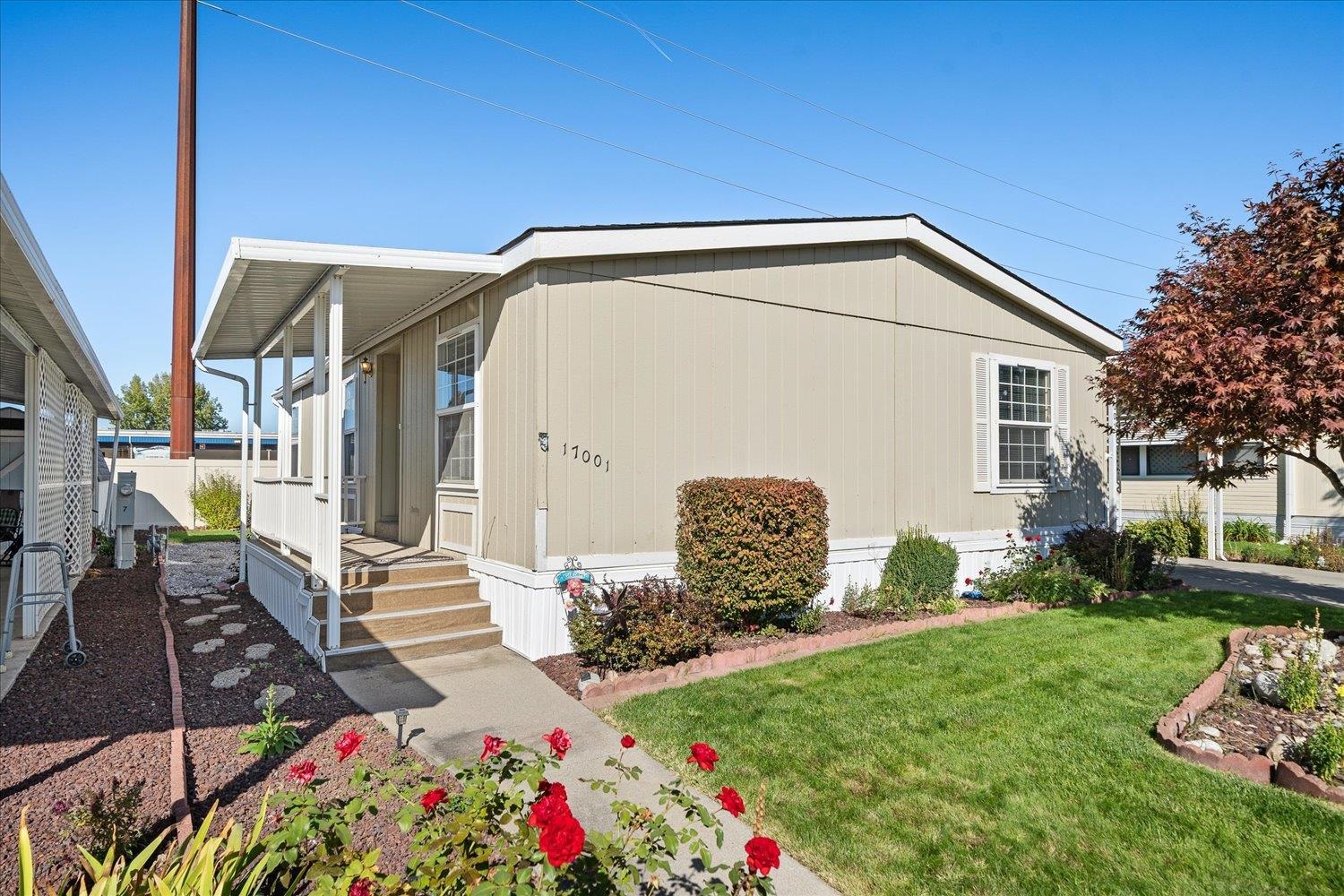17001 E Meadowbrook Ln - Photo 1