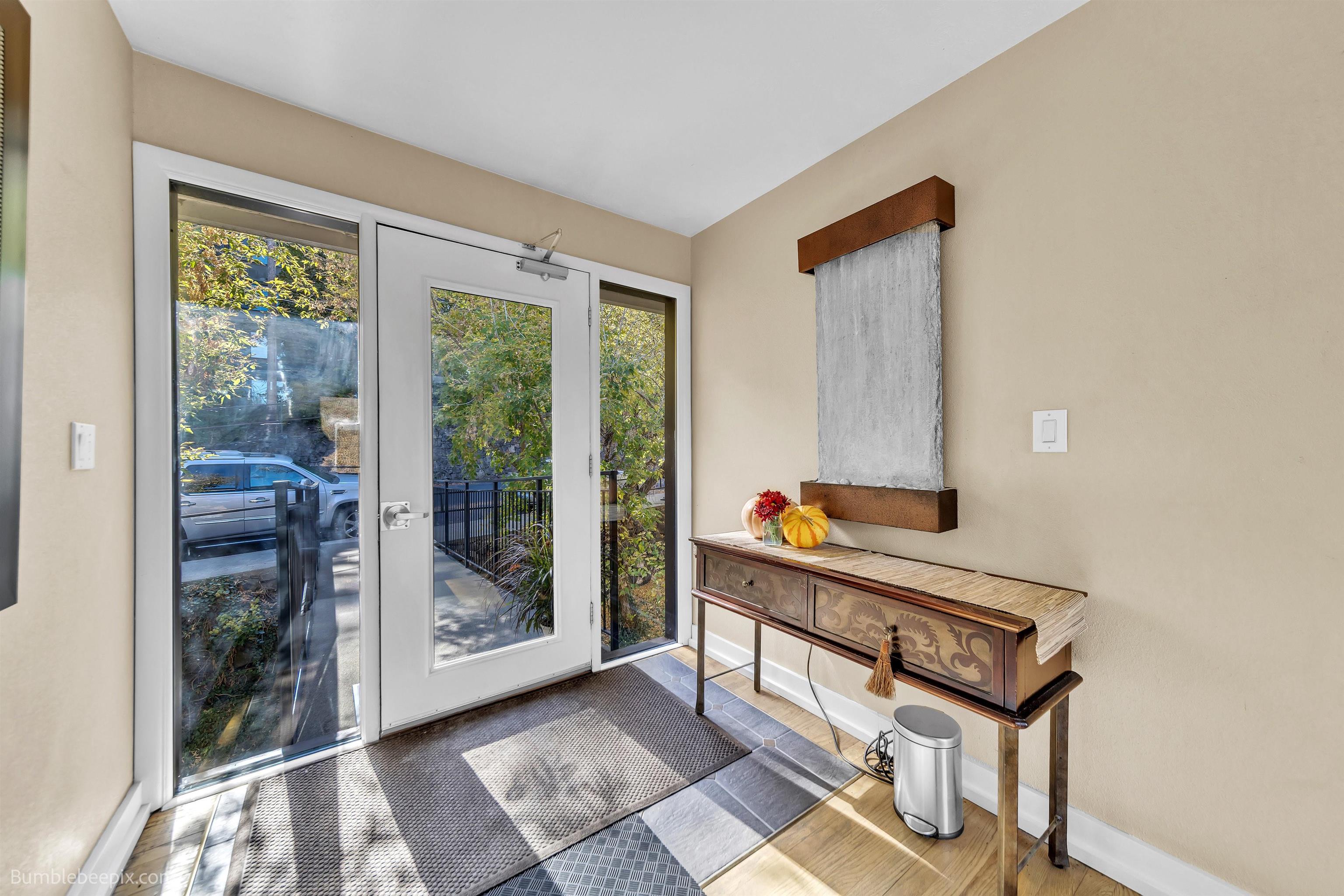 202 E Rockwood Blvd - Photo 3