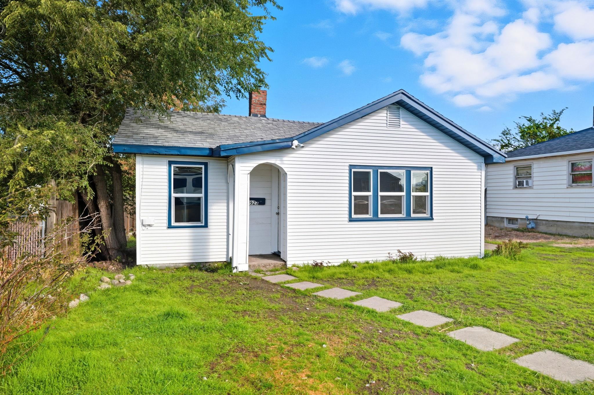 923 E Courtland Ave - Photo 1
