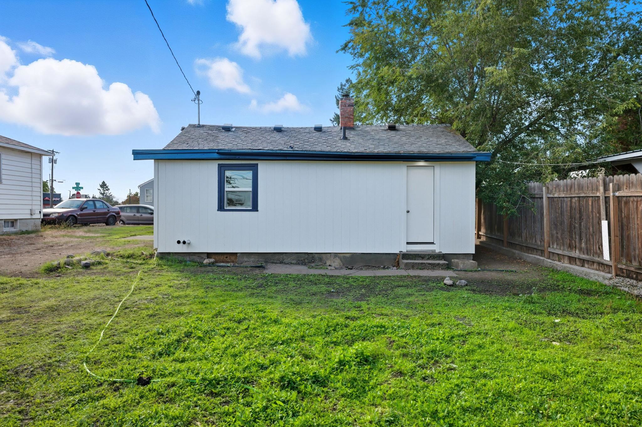 923 E Courtland Ave - Photo 18