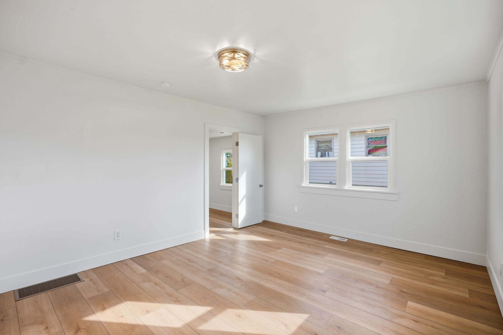 923 E Courtland Ave - Photo 5