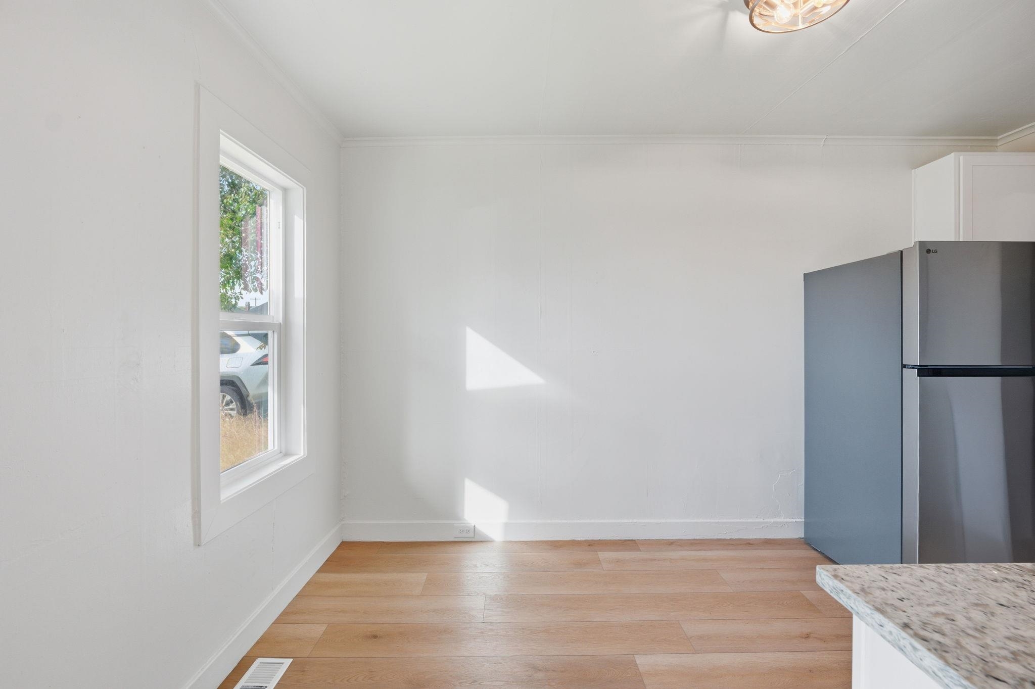 923 E Courtland Ave - Photo 8