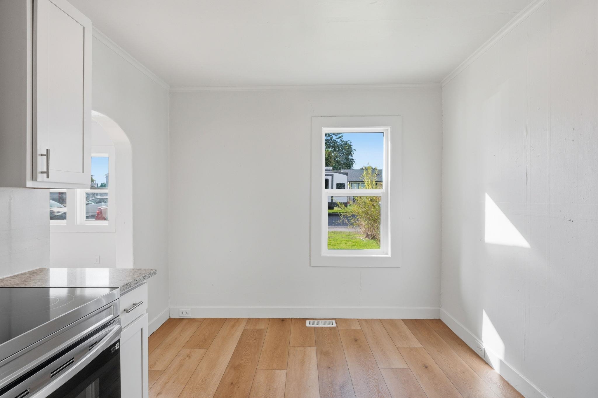 923 E Courtland Ave - Photo 9