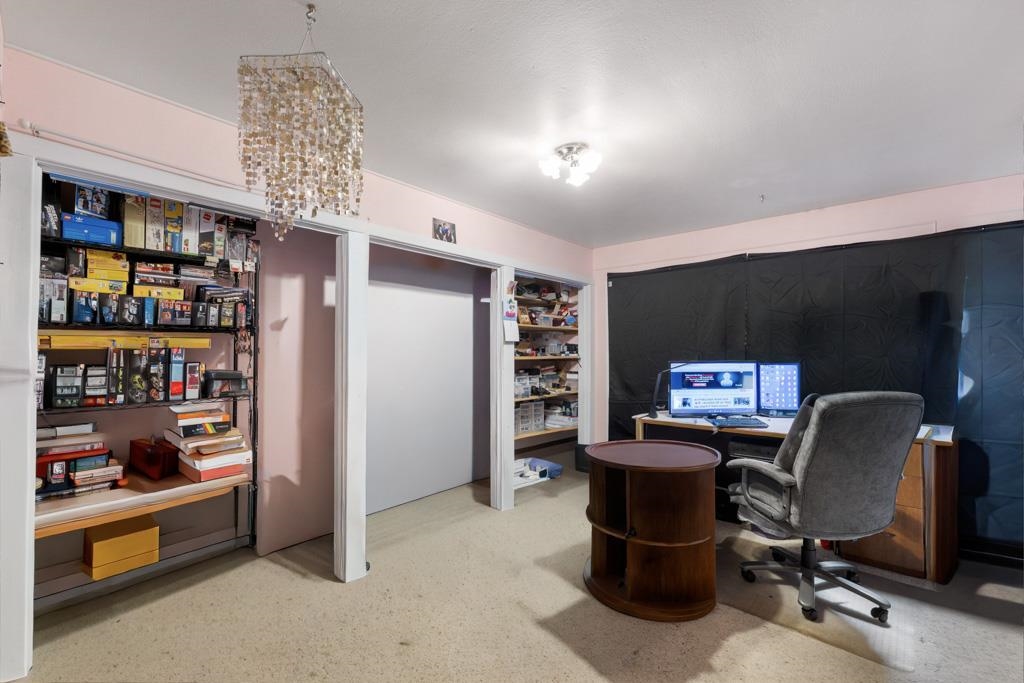 105 S Howard St - Photo 16
