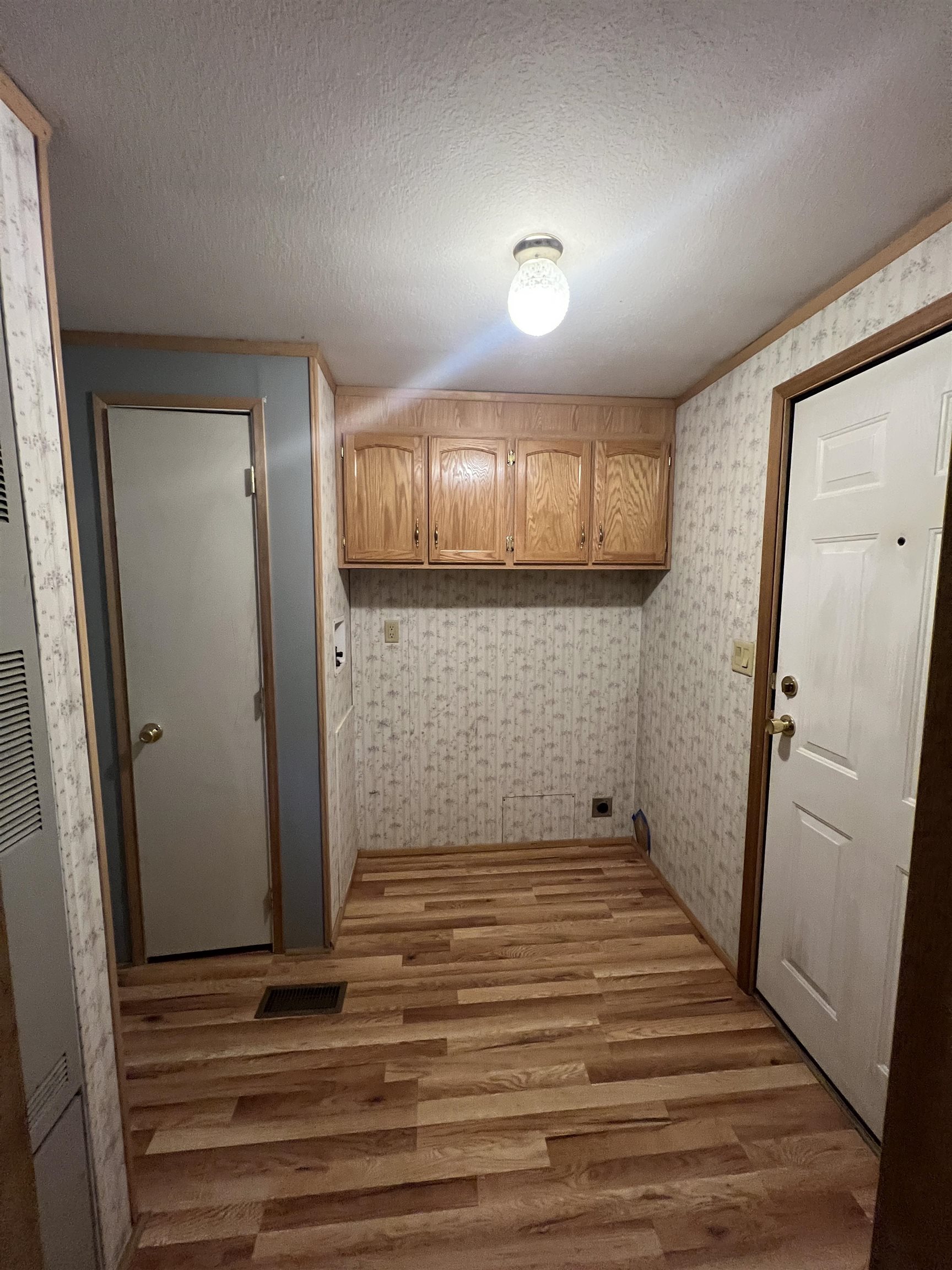 420 W 2nd Ave - Photo 14