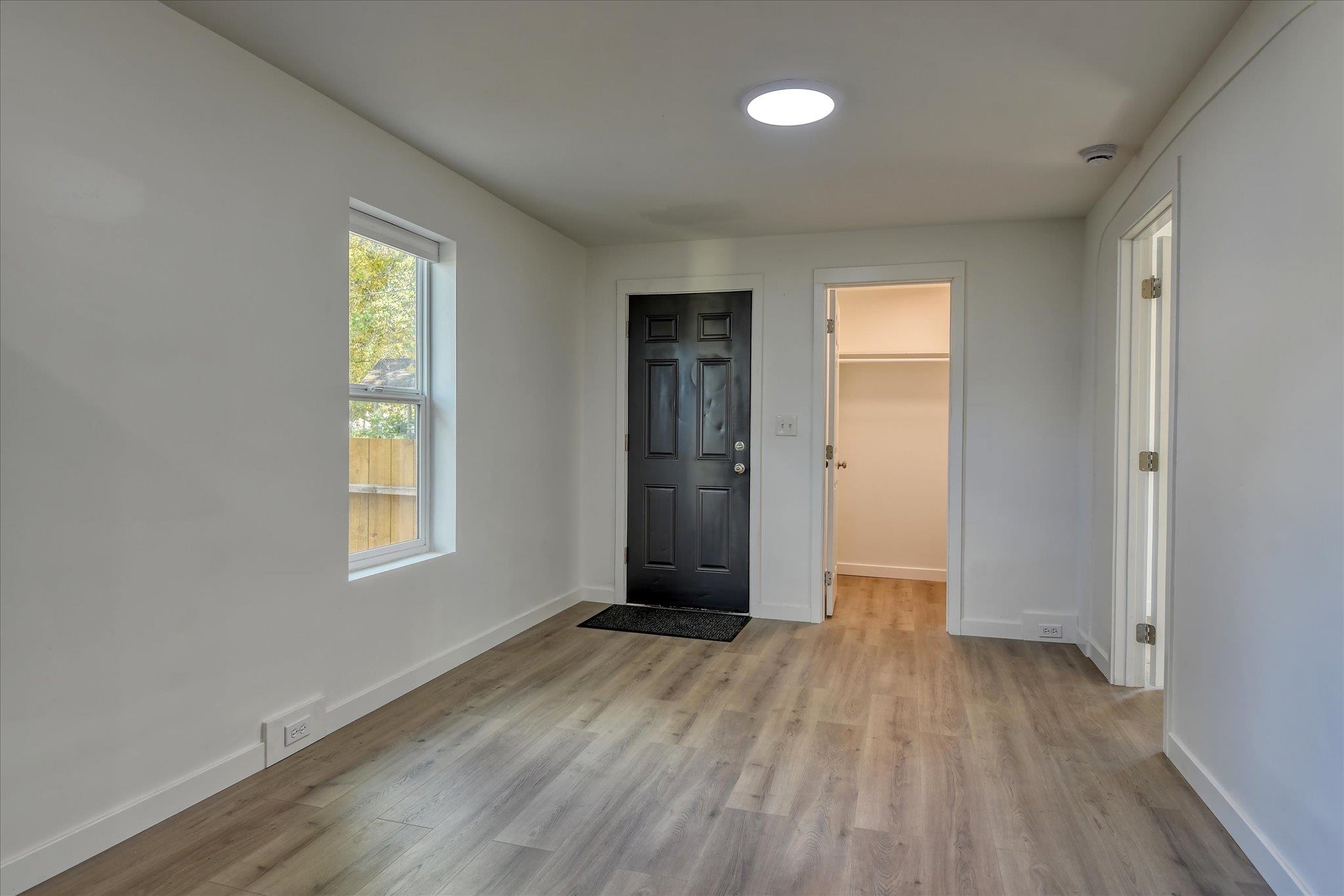 2815 N Ash St - Photo 3
