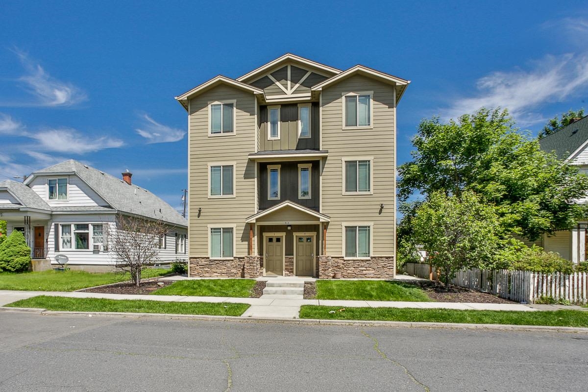 915 E Augusta Ave - Photo 1