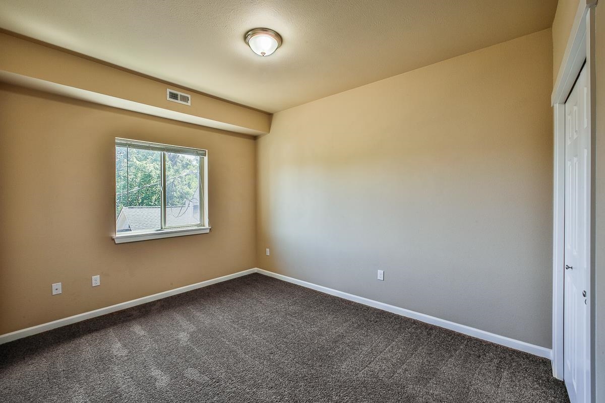 915 E Augusta Ave - Photo 12