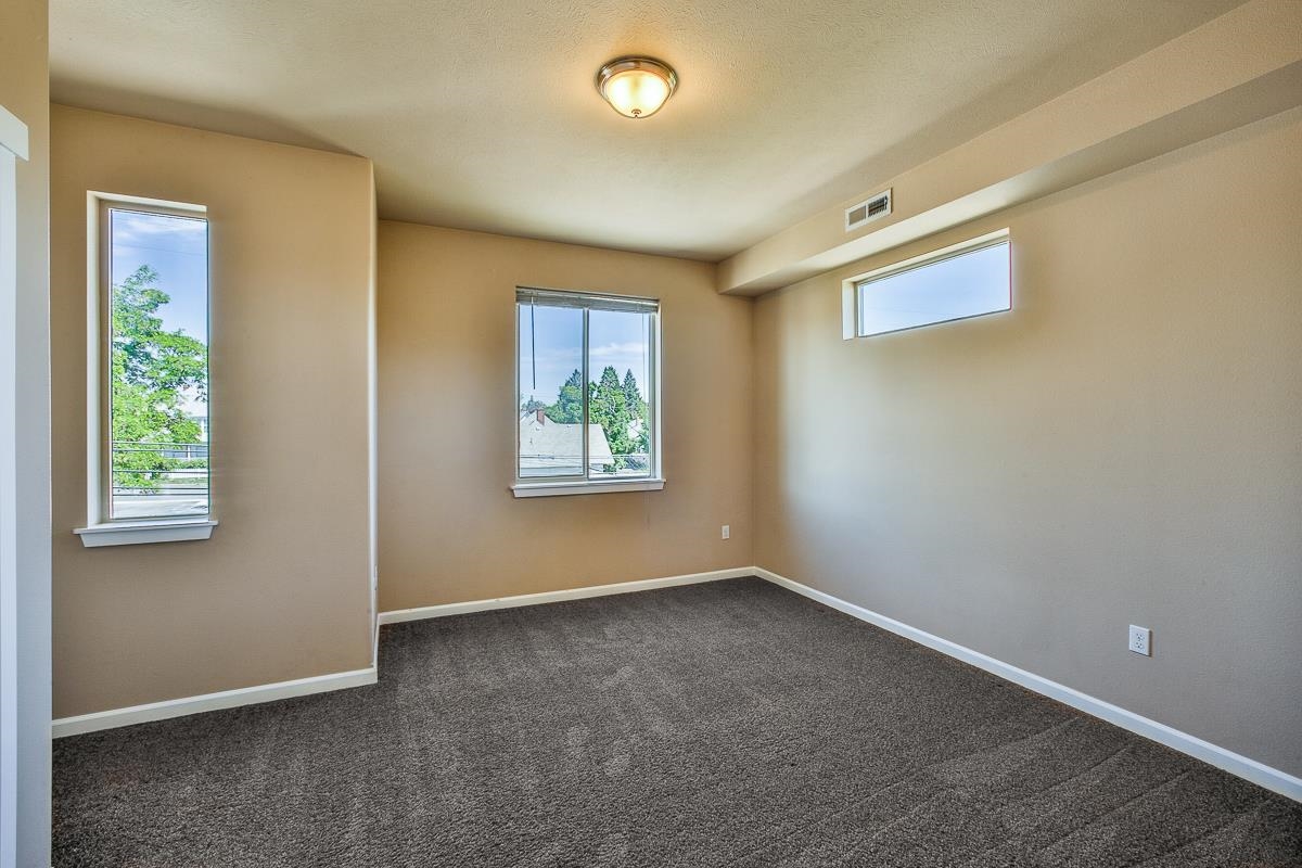 915 E Augusta Ave - Photo 9