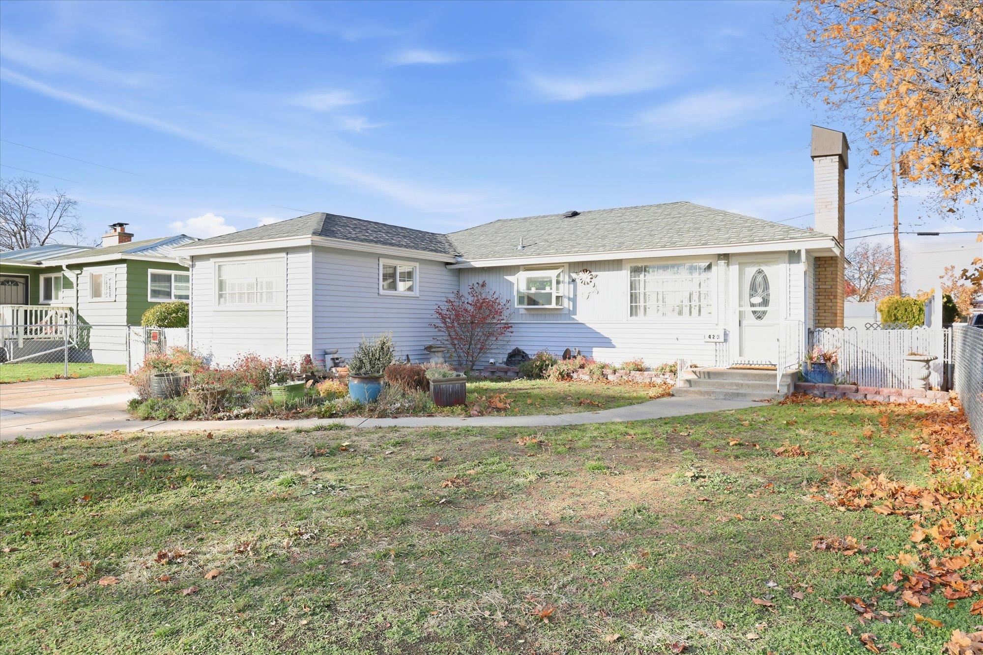 1423 E LACROSSE Ave - Photo 2
