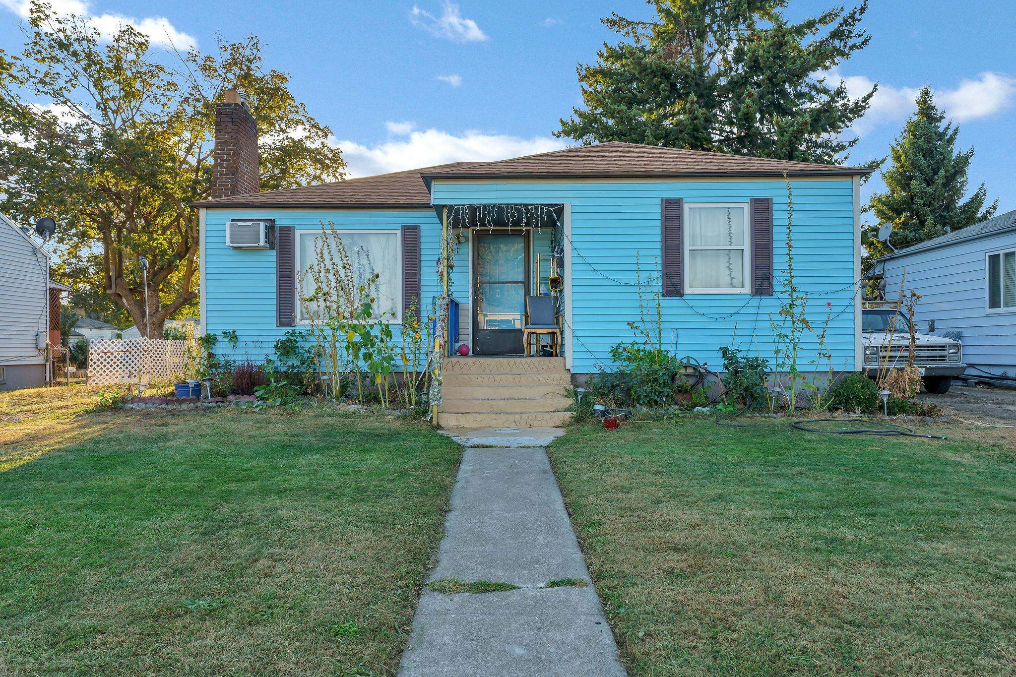 1737 N Smith St - Photo 2