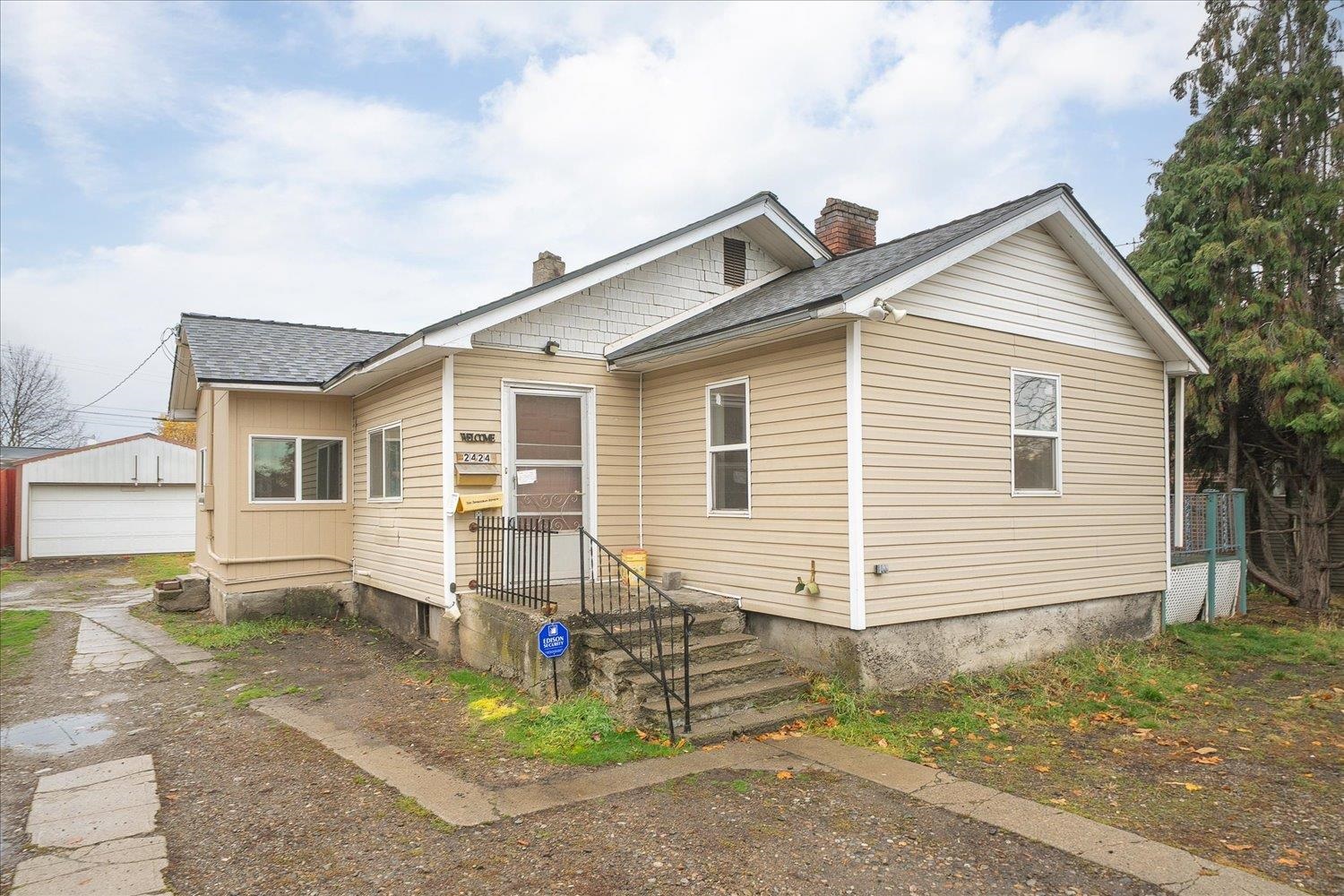 2424 E Mission Ave - Photo 1