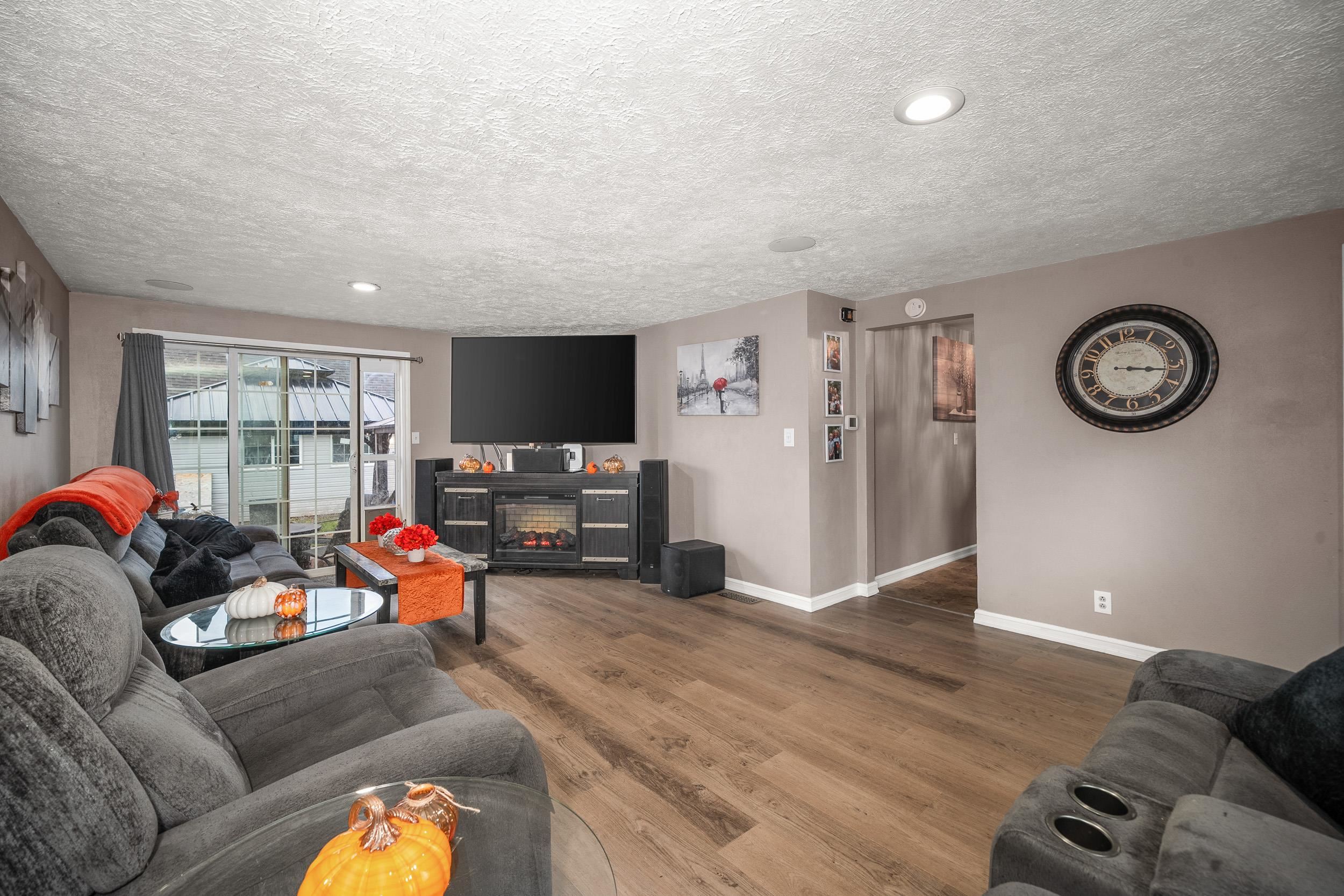20 W Graves Rd - Photo 3
