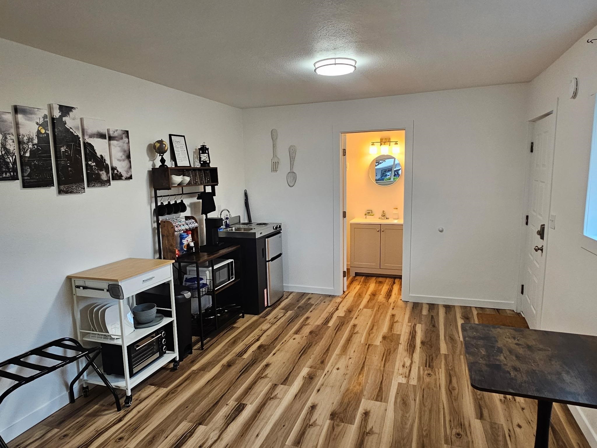 312 E 1st St - Photo 3
