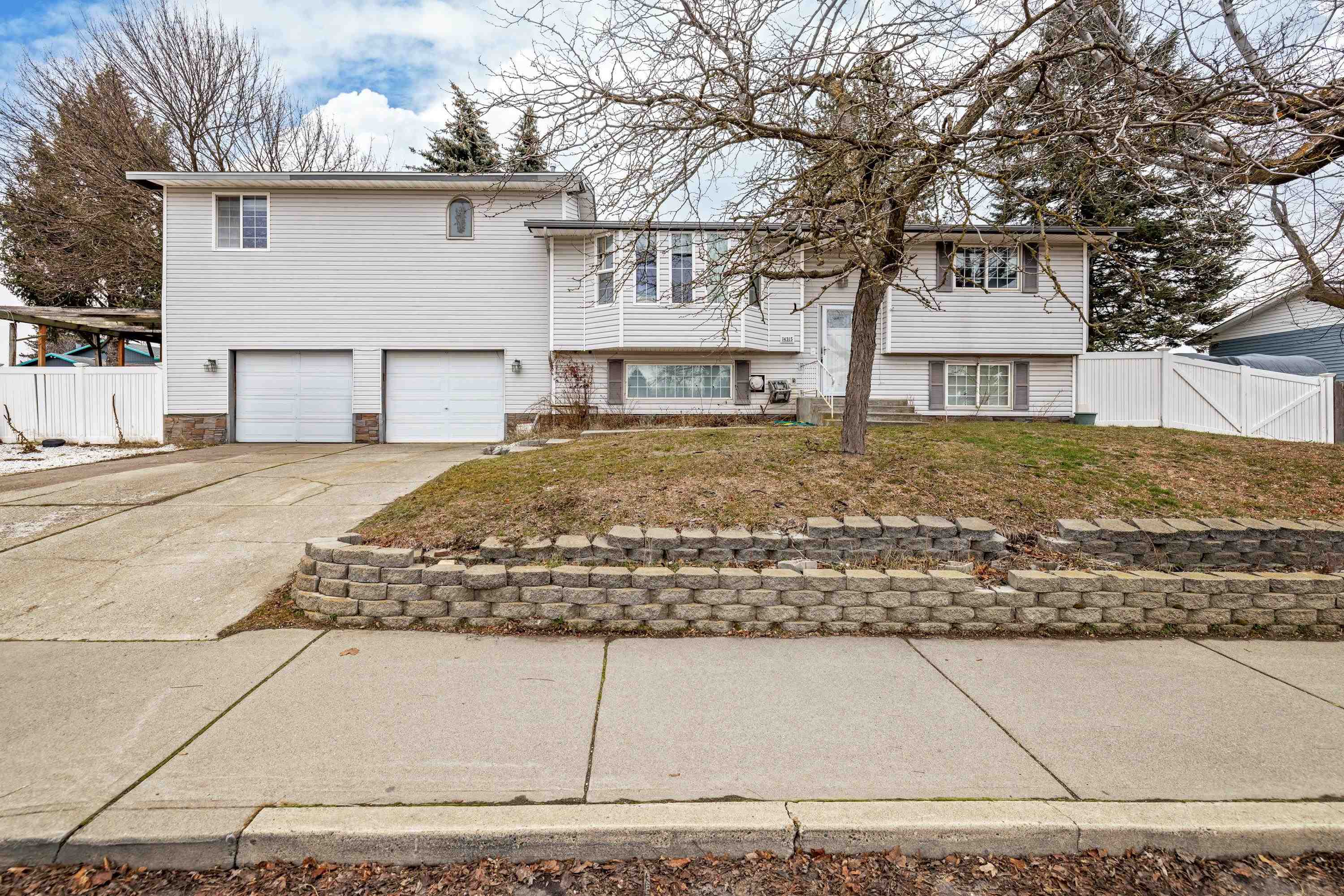 14315 E 24th Ave - Photo 1