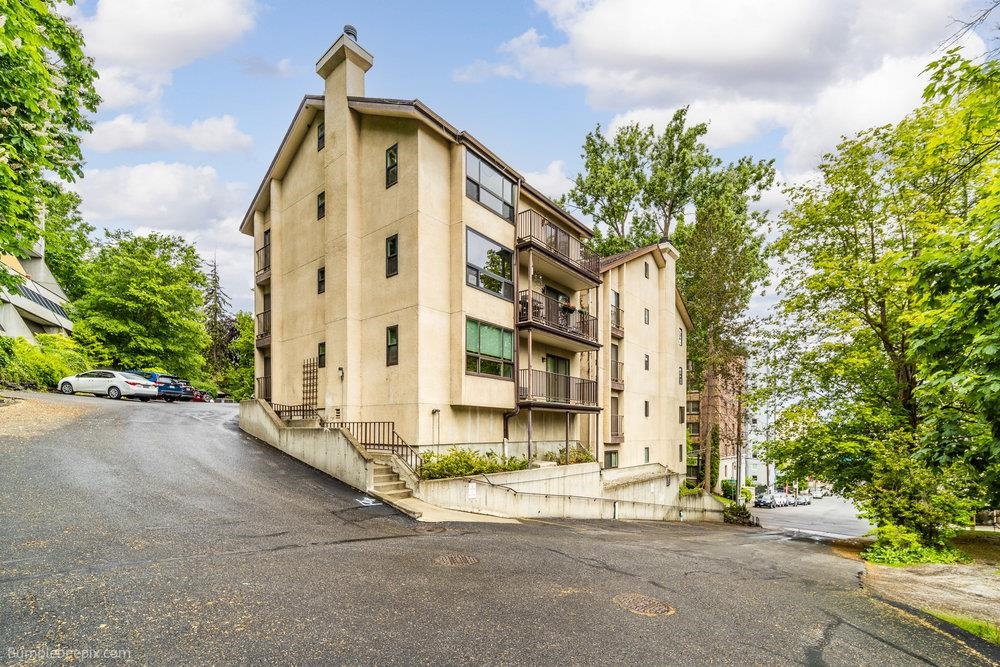 707 W 6th Ave - Photo 1