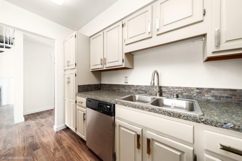 707 W 6th Ave - Photo 14