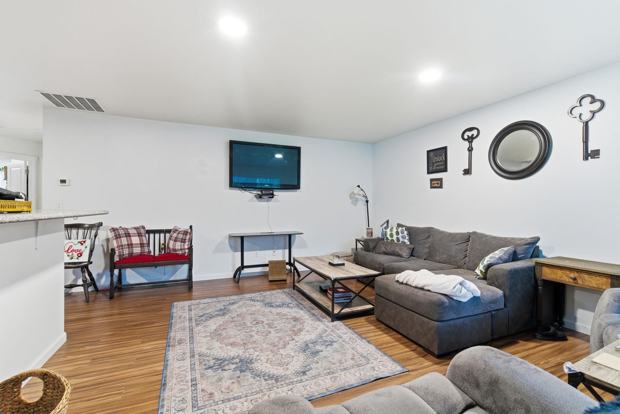 10413/10415 E 8th Ave - Photo 11