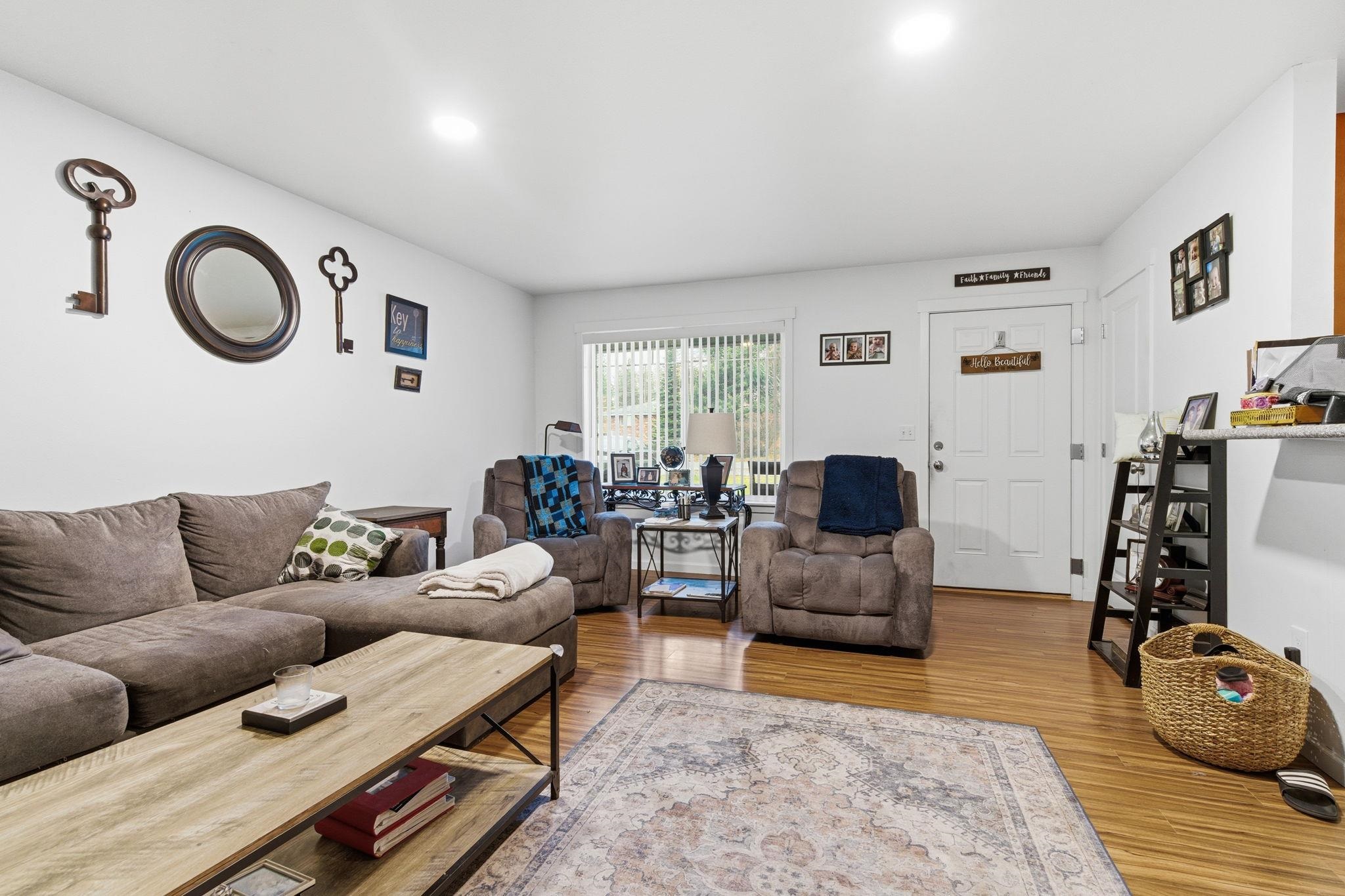 10413/10415 E 8th Ave - Photo 12