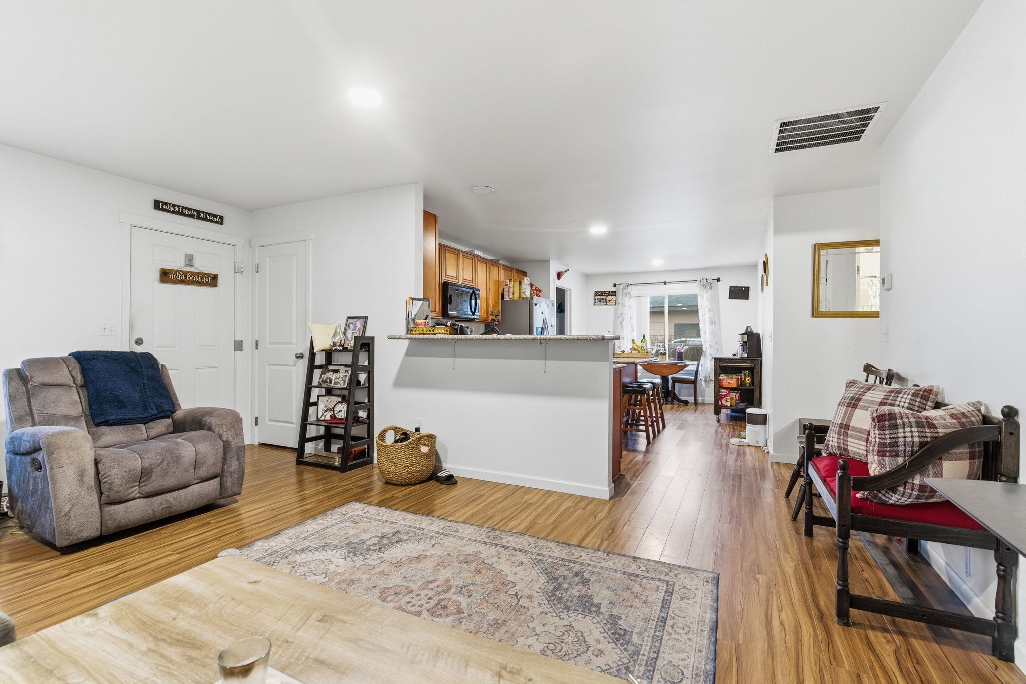 10413/10415 E 8th Ave - Photo 13