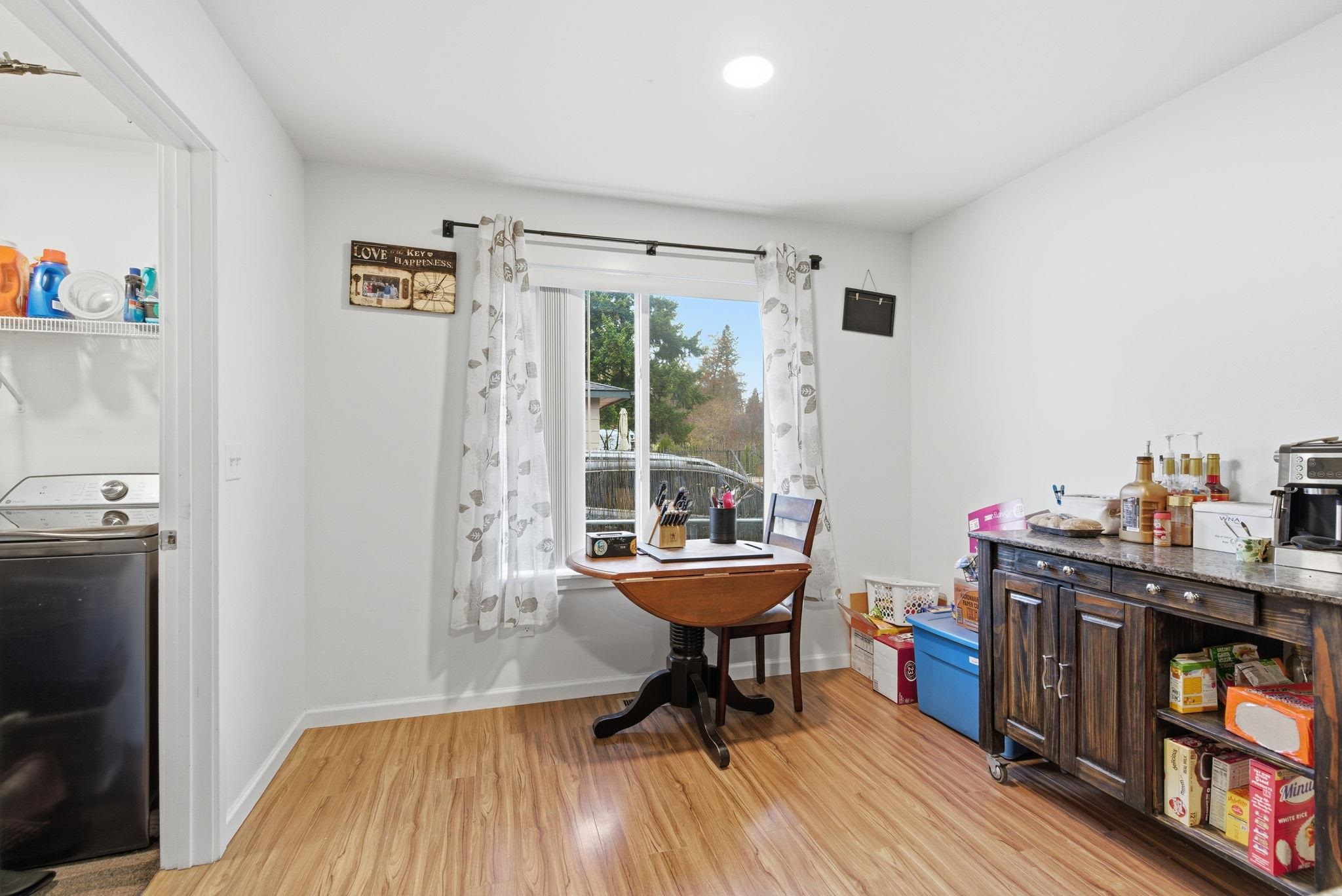10413/10415 E 8th Ave - Photo 14