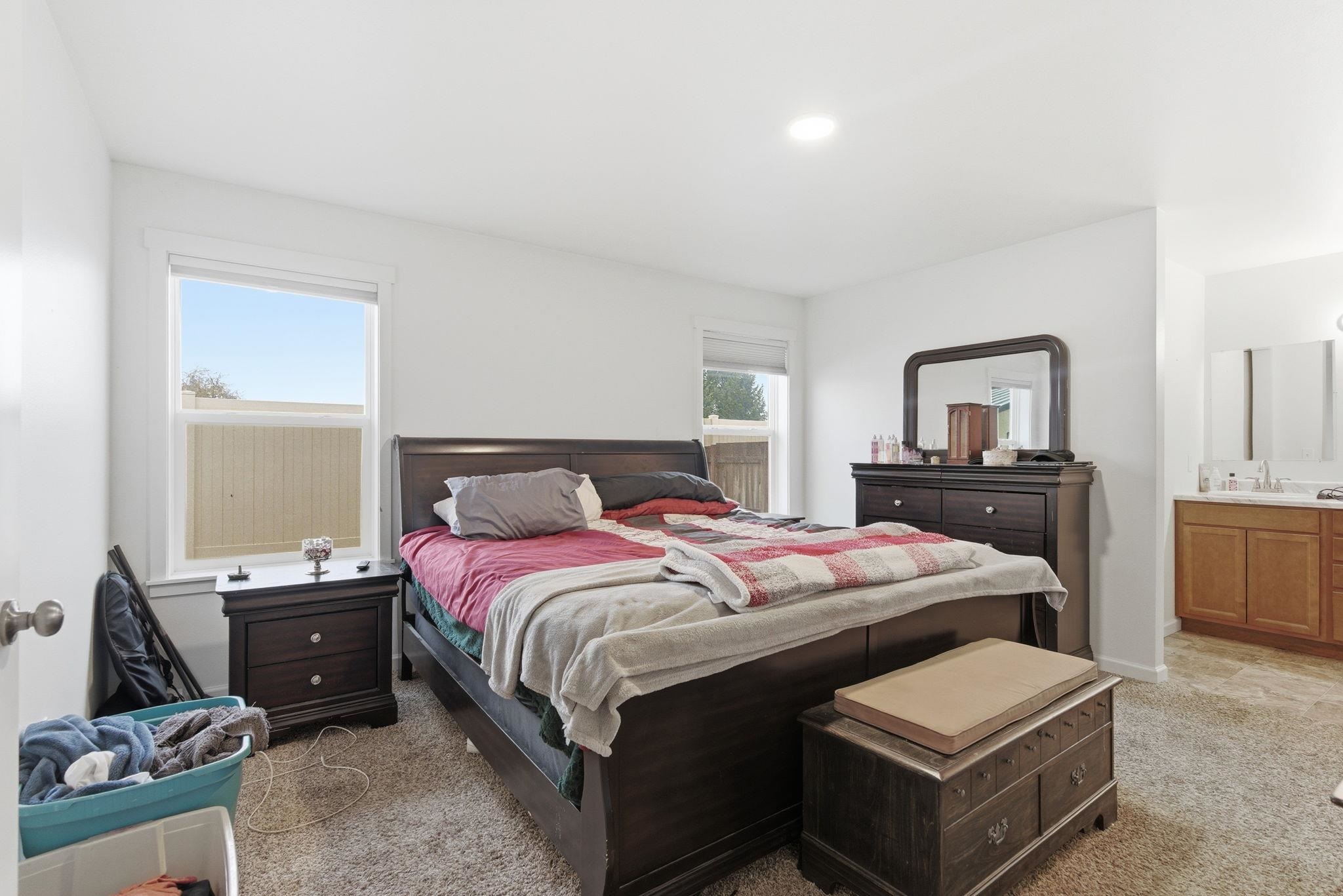 10413/10415 E 8th Ave - Photo 15