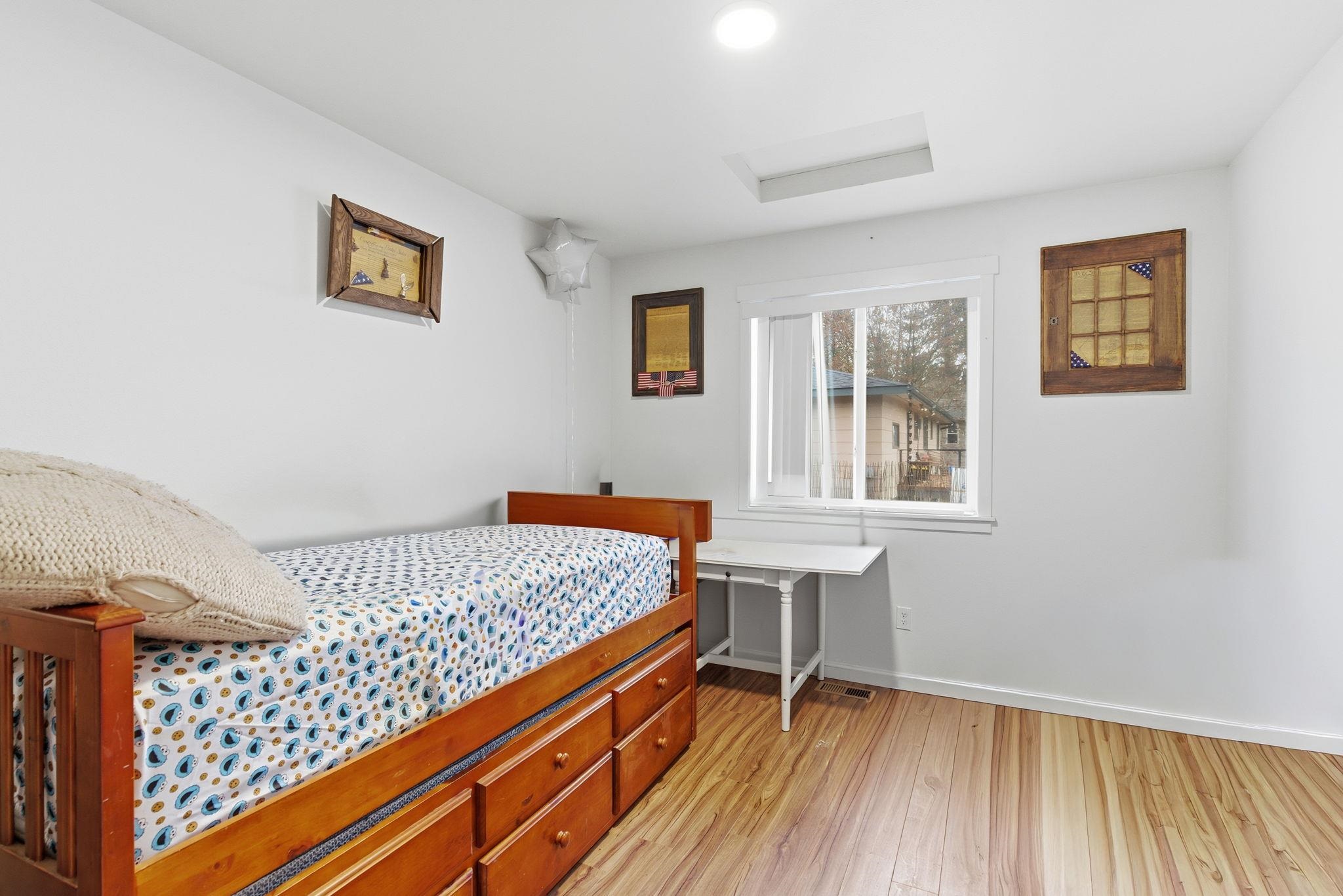 10413/10415 E 8th Ave - Photo 19