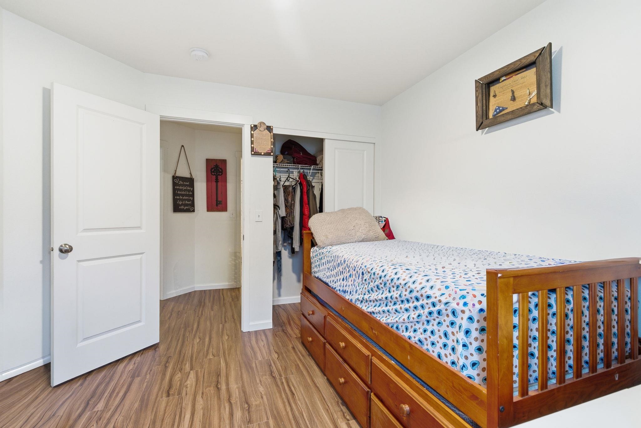 10413/10415 E 8th Ave - Photo 20