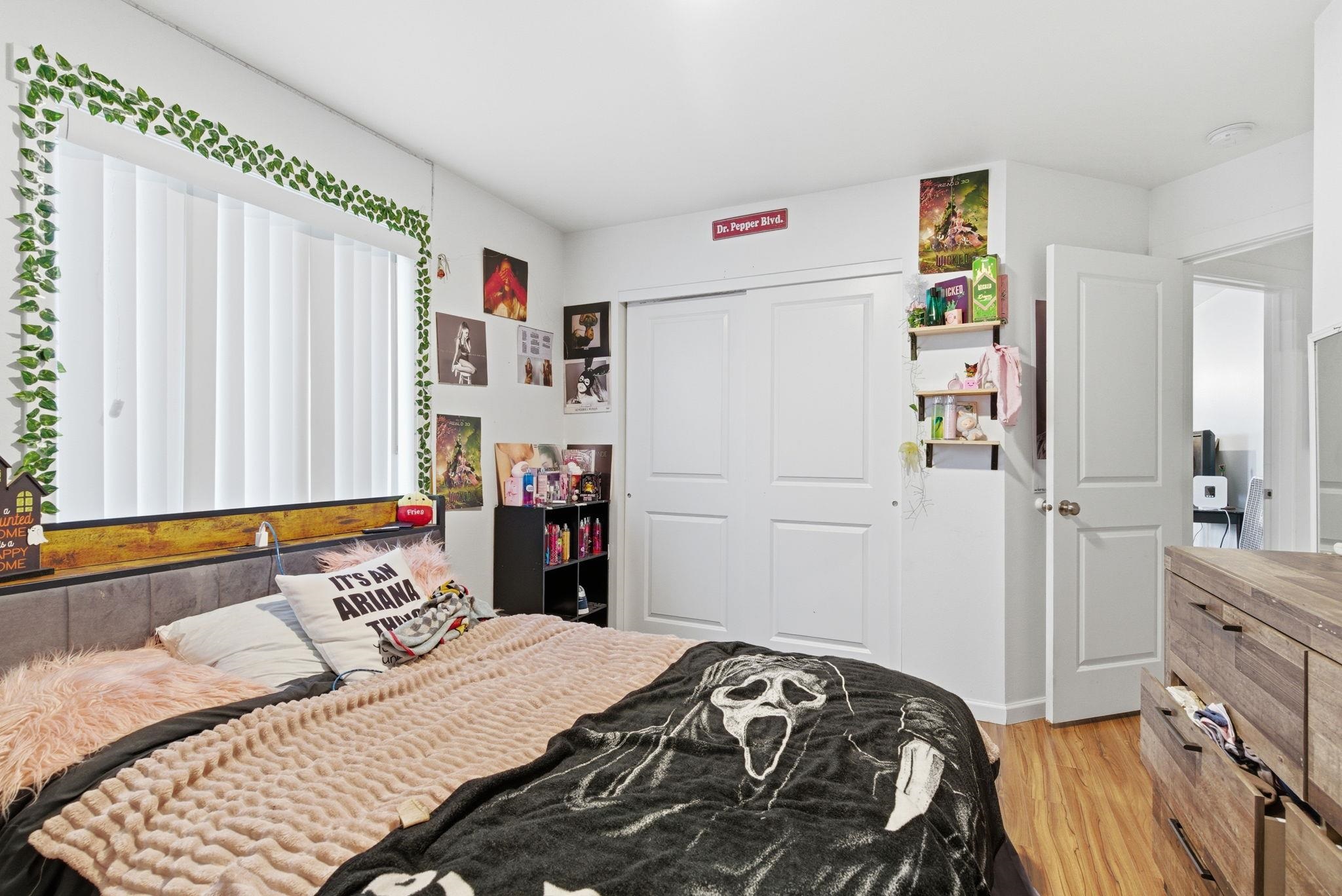 10413/10415 E 8th Ave - Photo 24