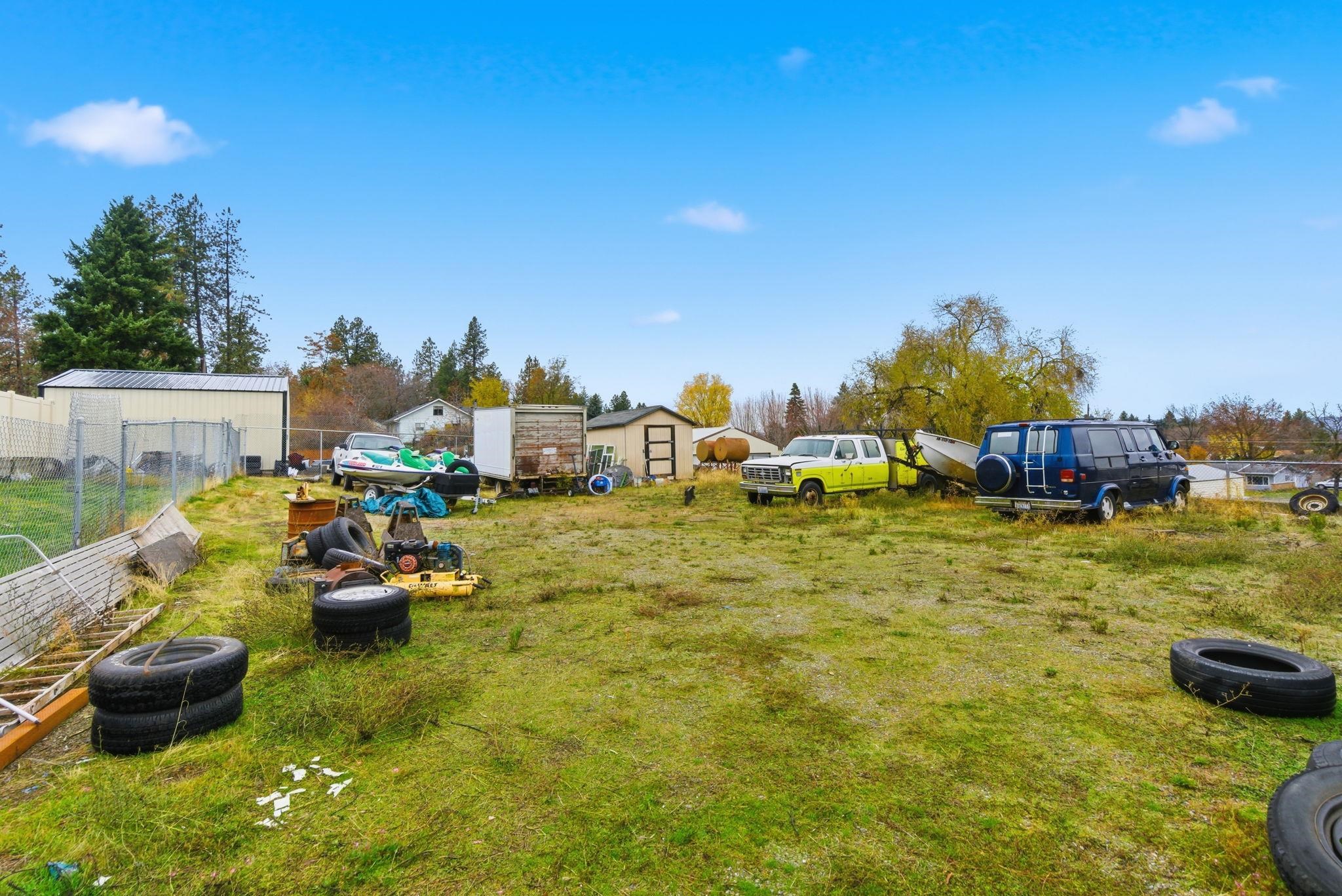 10413/10415 E 8th Ave - Photo 27