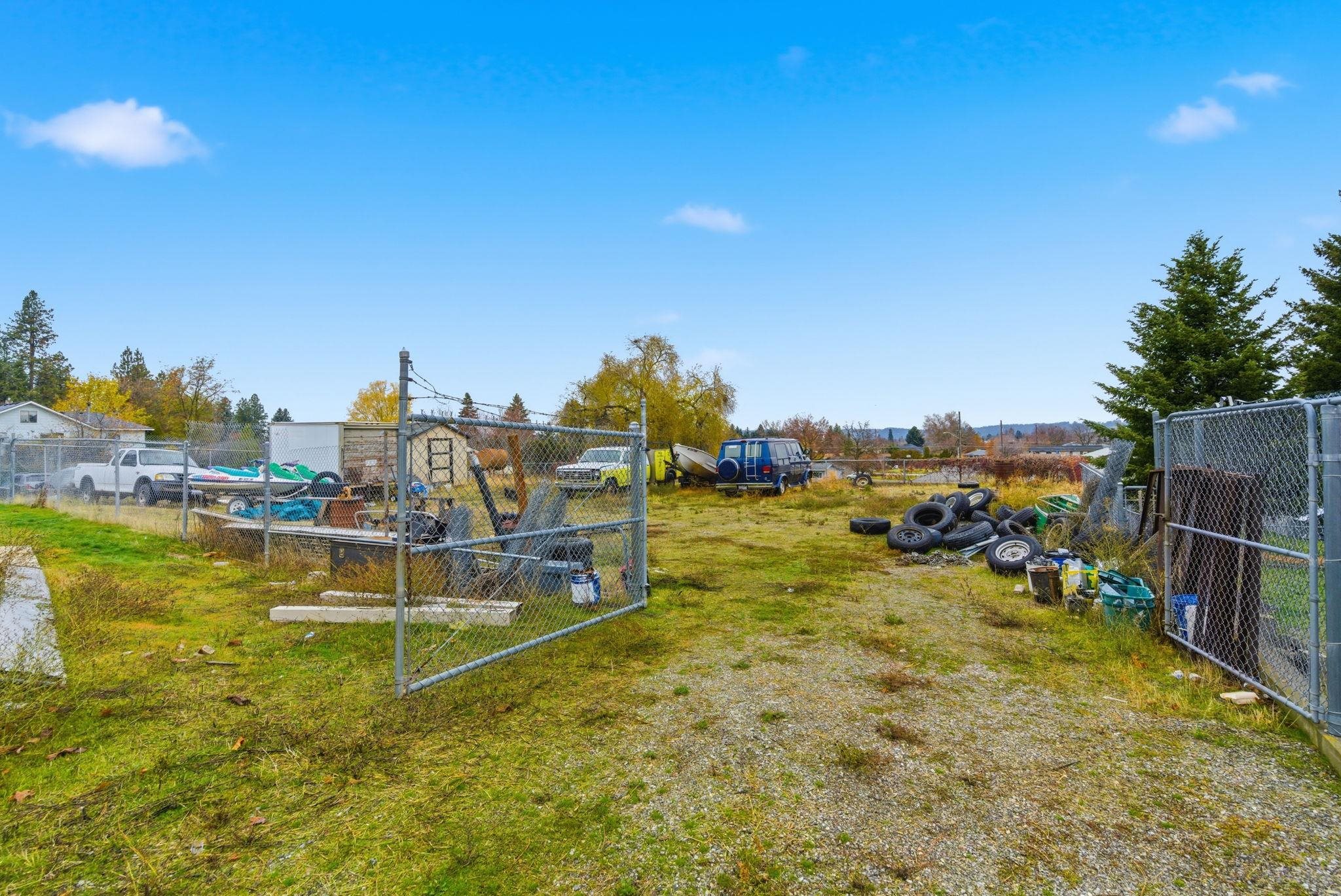 10413/10415 E 8th Ave - Photo 28
