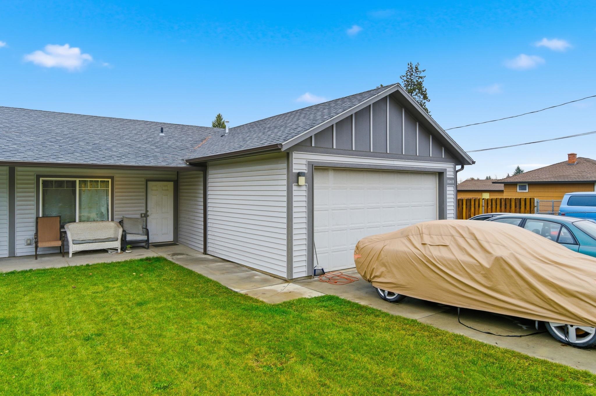 10413/10415 E 8th Ave - Photo 4