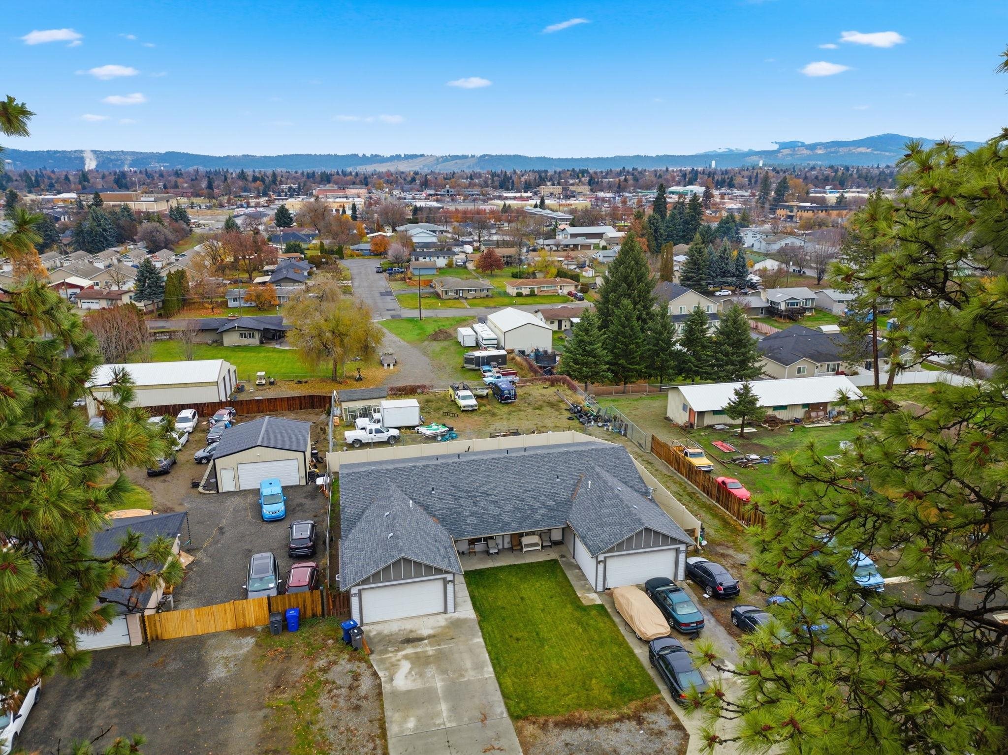 10413/10415 E 8th Ave - Photo 34