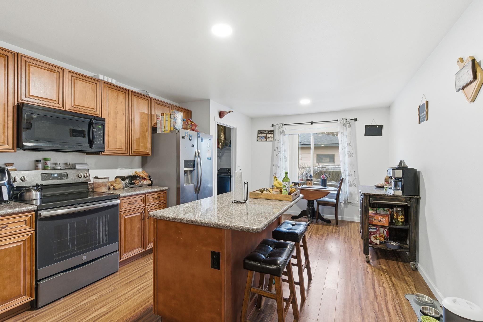 10413/10415 E 8th Ave - Photo 7