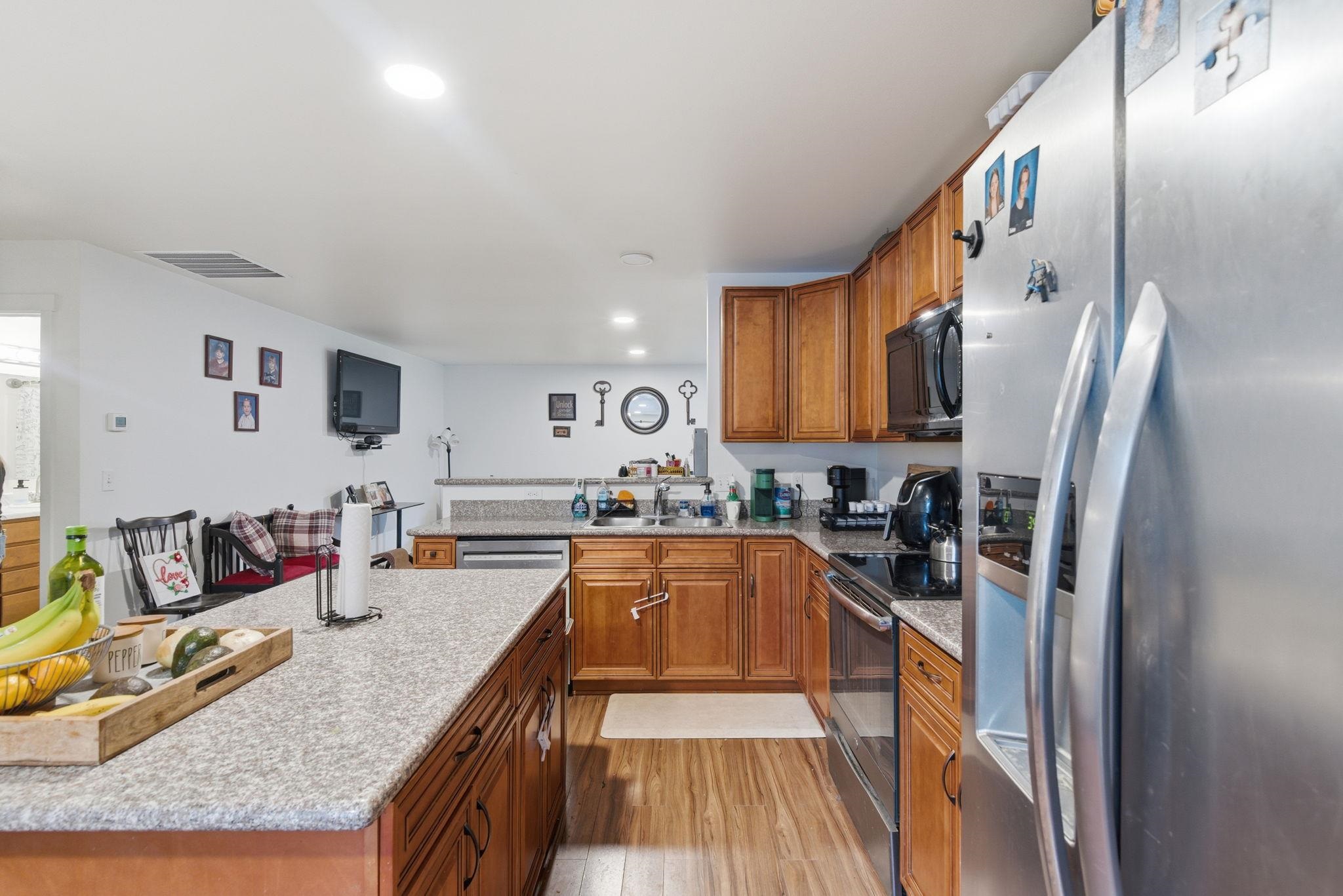 10413/10415 E 8th Ave - Photo 8