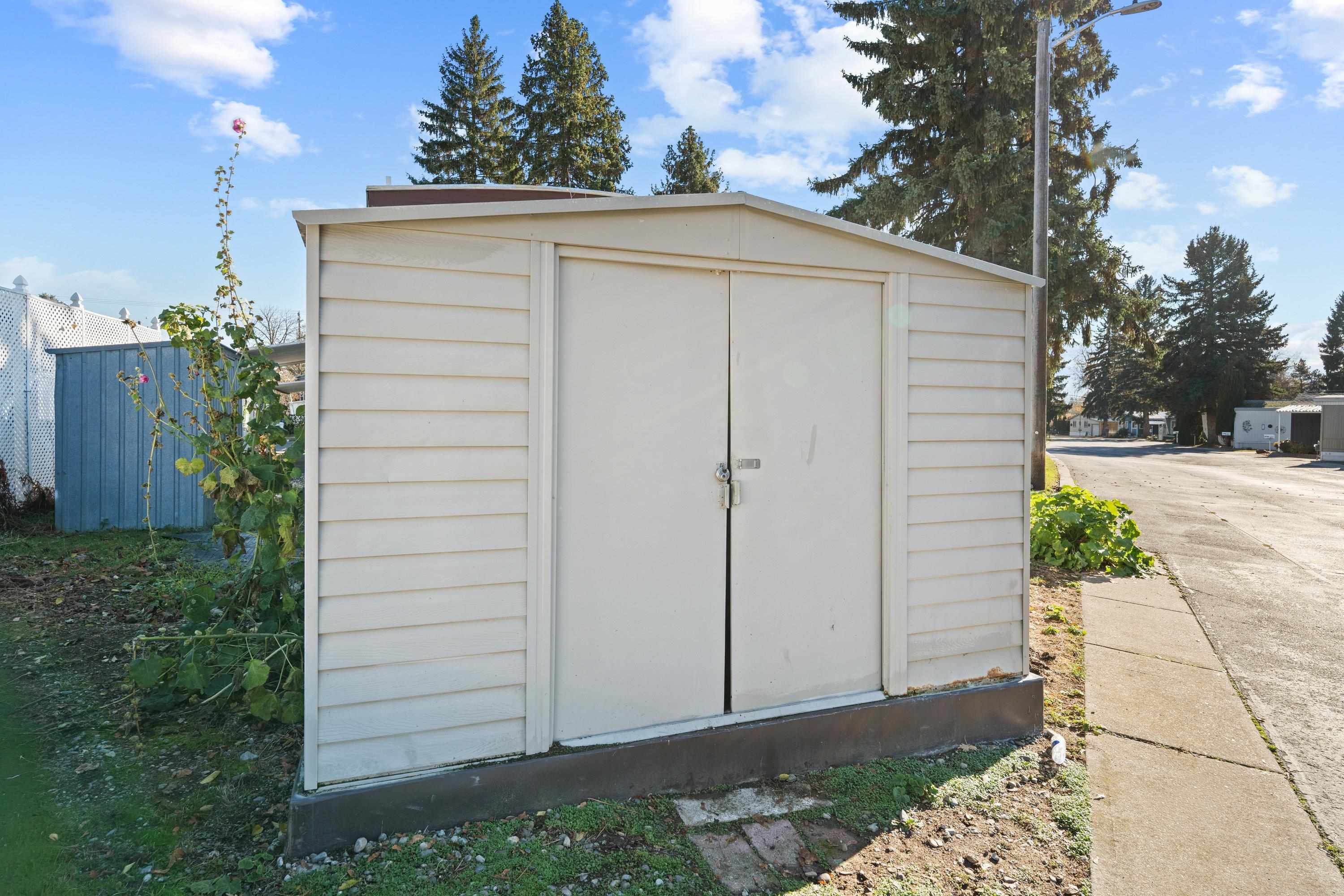 2601 N Barker Rd - Photo 27
