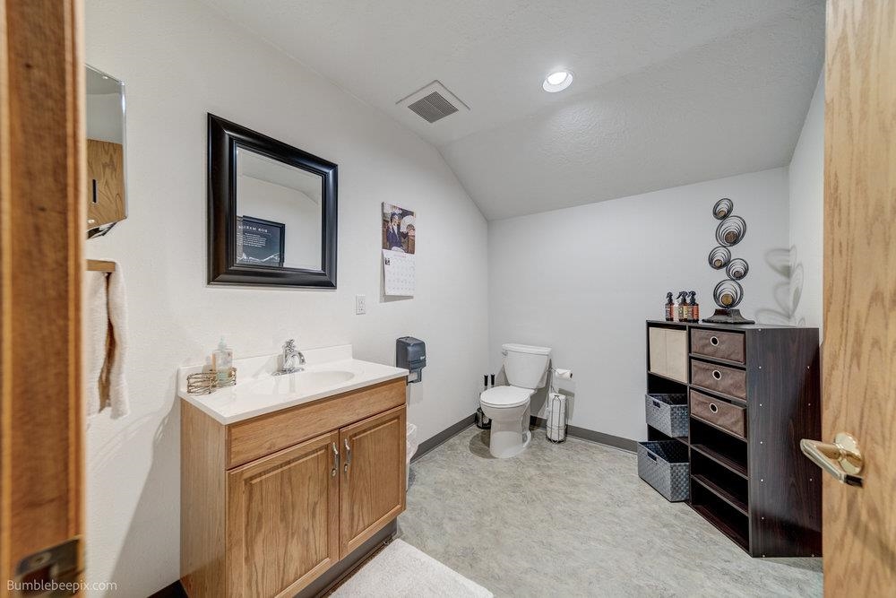 106 N Hutchinson Rd - Photo 22