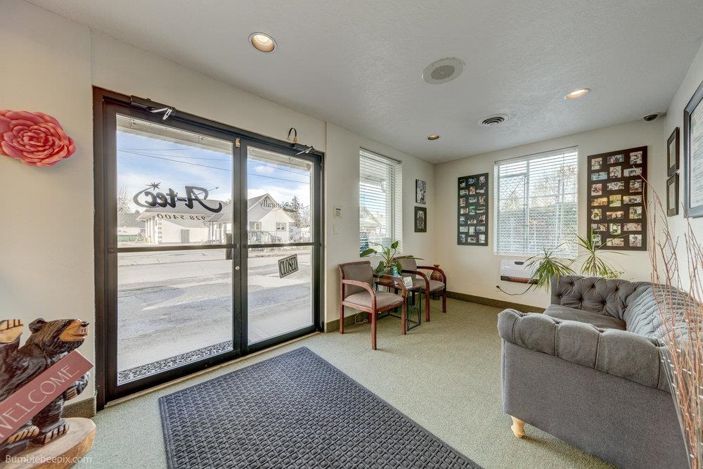 106 N Hutchinson Rd - Photo 10