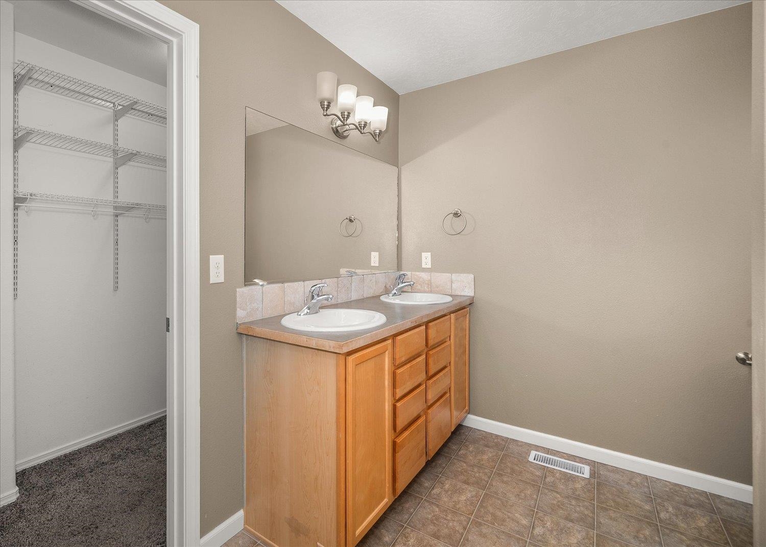 7905 N ASH Ln - Photo 15