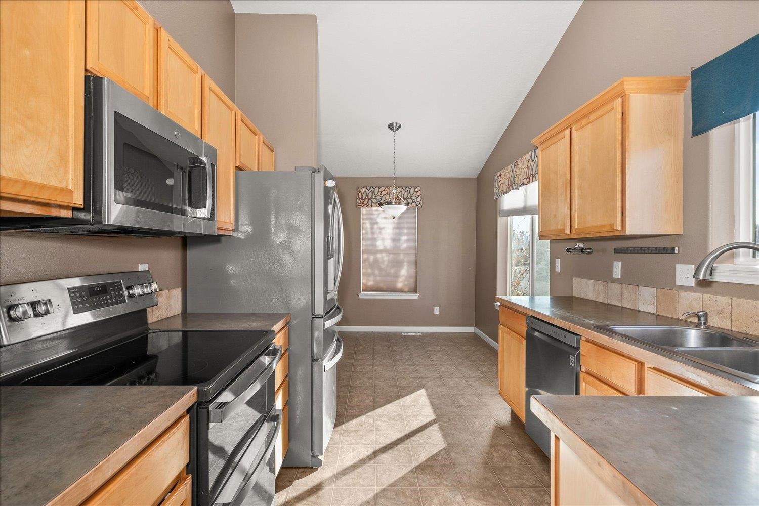 7905 N ASH Ln - Photo 8