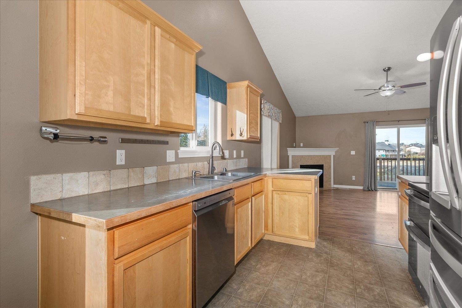 7905 N ASH Ln - Photo 10