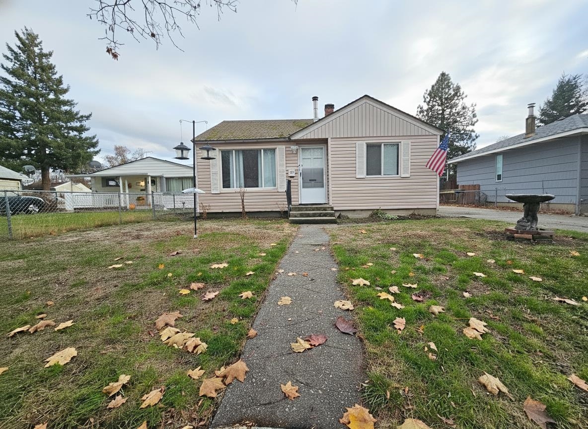 1024 E Queen Ave - Photo 1
